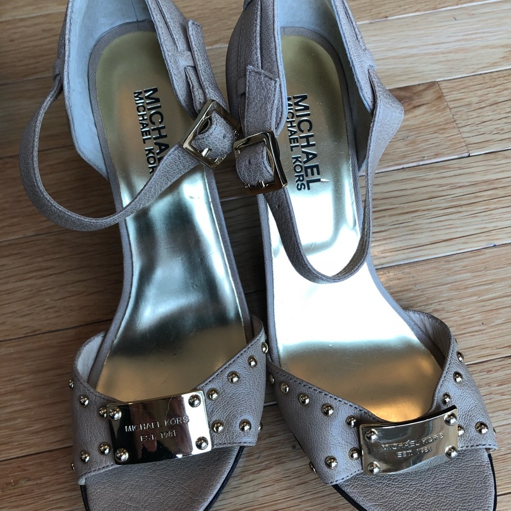 Michael Kors tan heels with signature plate. NWOT.
